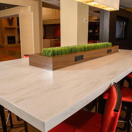 Courtyard By Marriott Erie Ambassador Conference Center Hotel Ngoại thất bức ảnh