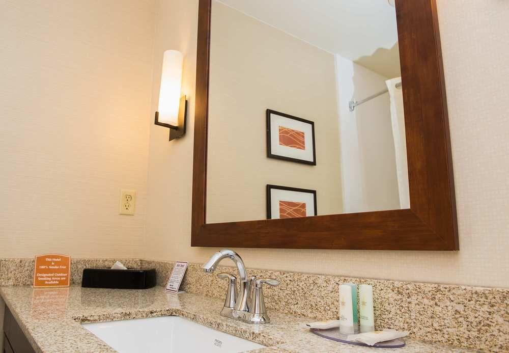 Courtyard By Marriott Erie Ambassador Conference Center Hotel Ngoại thất bức ảnh