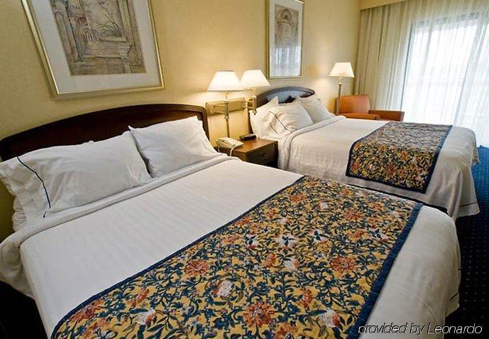 Courtyard By Marriott Erie Ambassador Conference Center Hotel Phòng bức ảnh