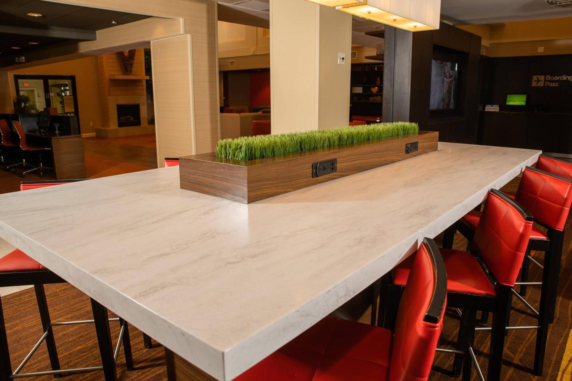Courtyard By Marriott Erie Ambassador Conference Center Hotel Ngoại thất bức ảnh