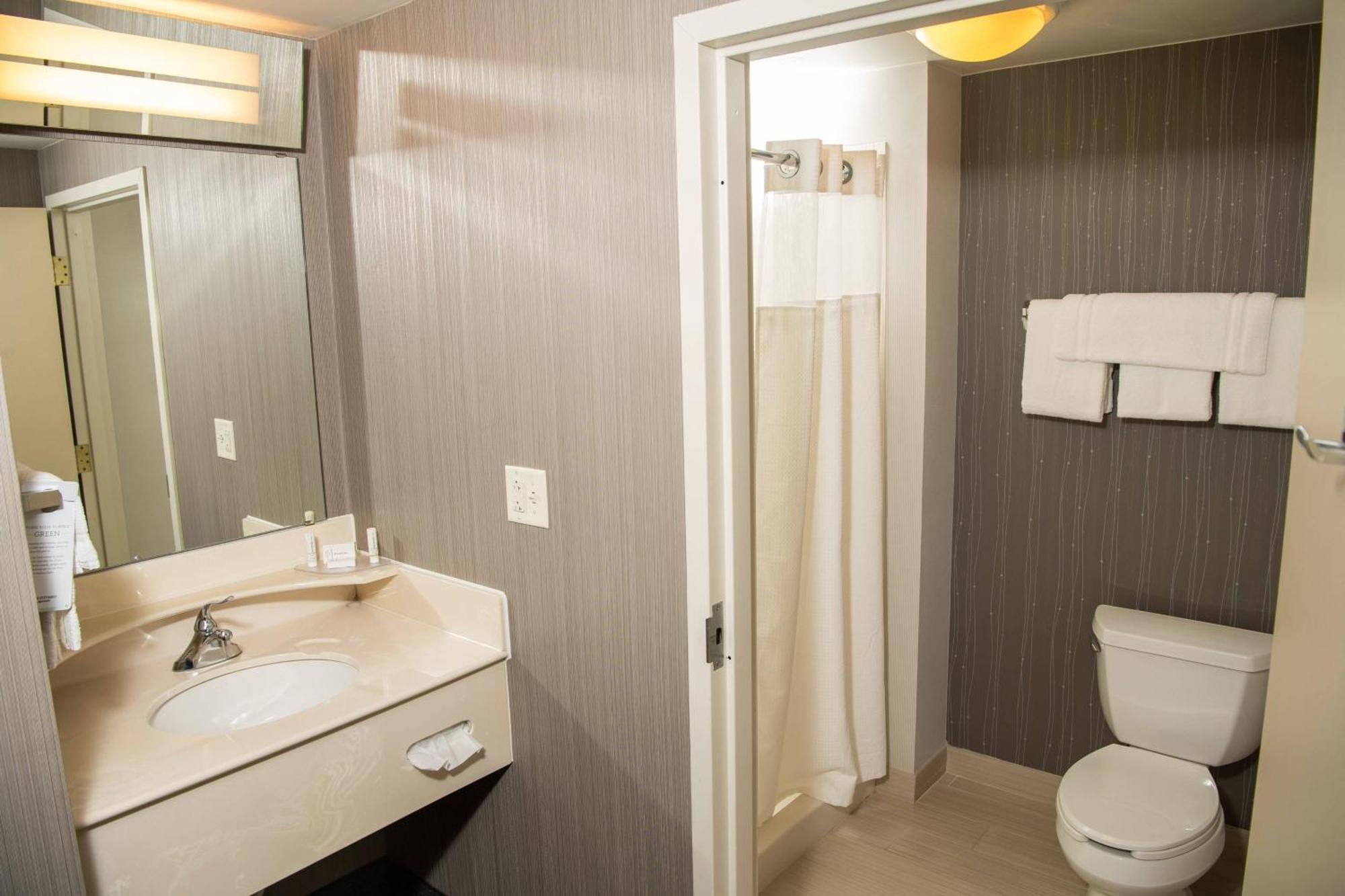 Courtyard By Marriott Erie Ambassador Conference Center Hotel Ngoại thất bức ảnh