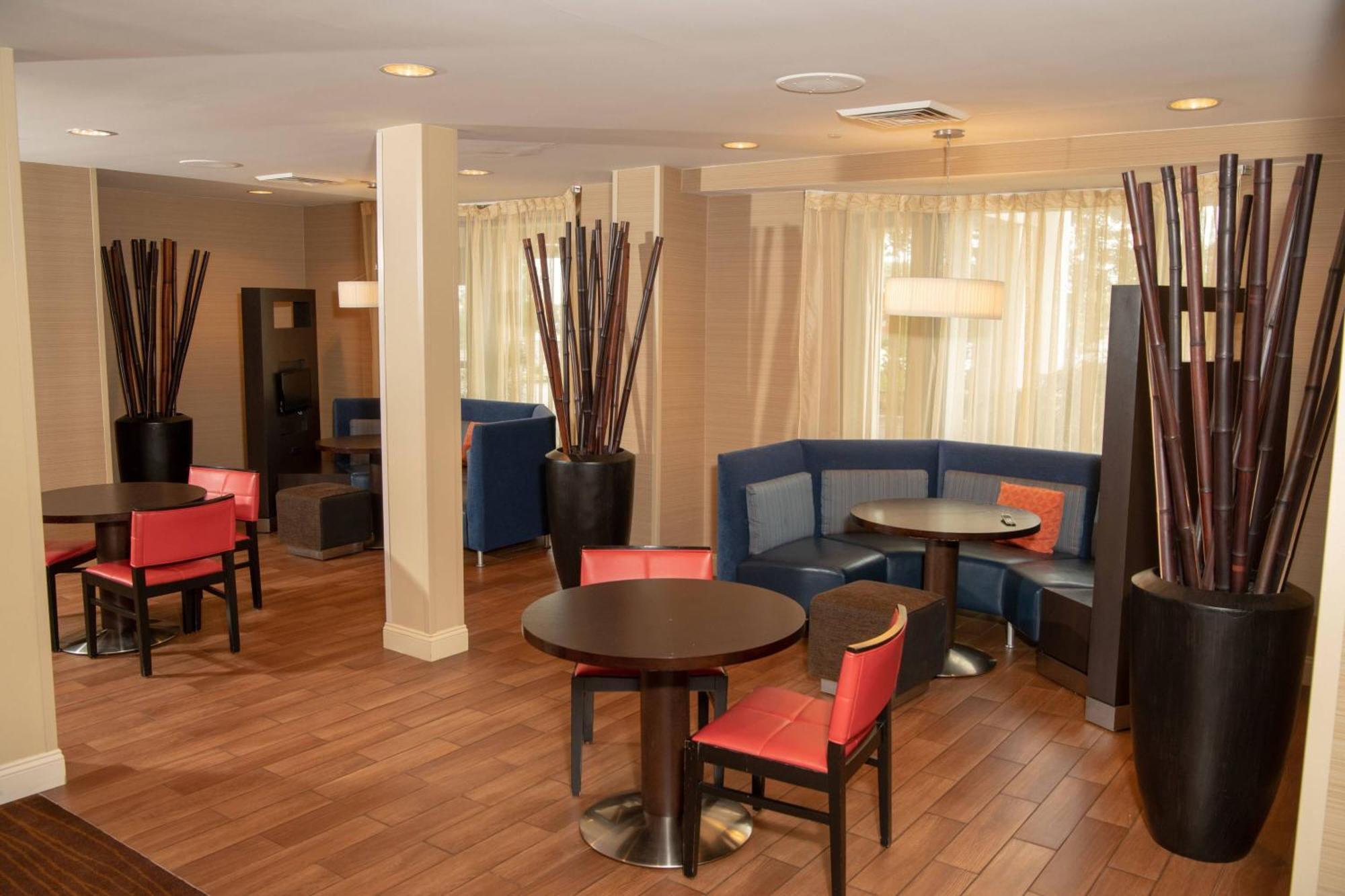 Courtyard By Marriott Erie Ambassador Conference Center Hotel Ngoại thất bức ảnh