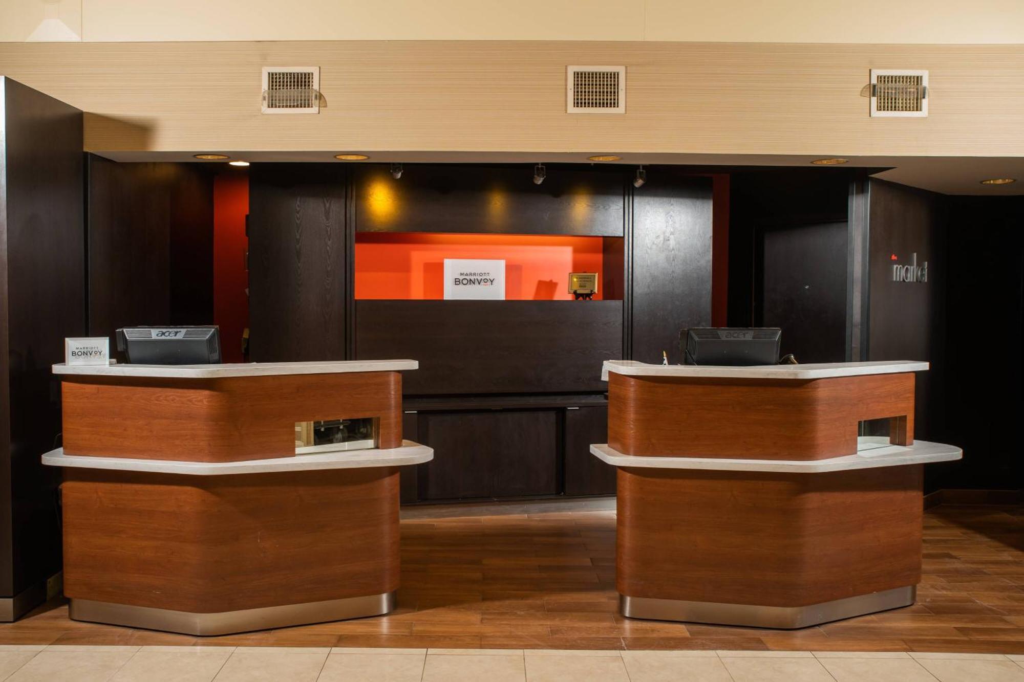 Courtyard By Marriott Erie Ambassador Conference Center Hotel Ngoại thất bức ảnh