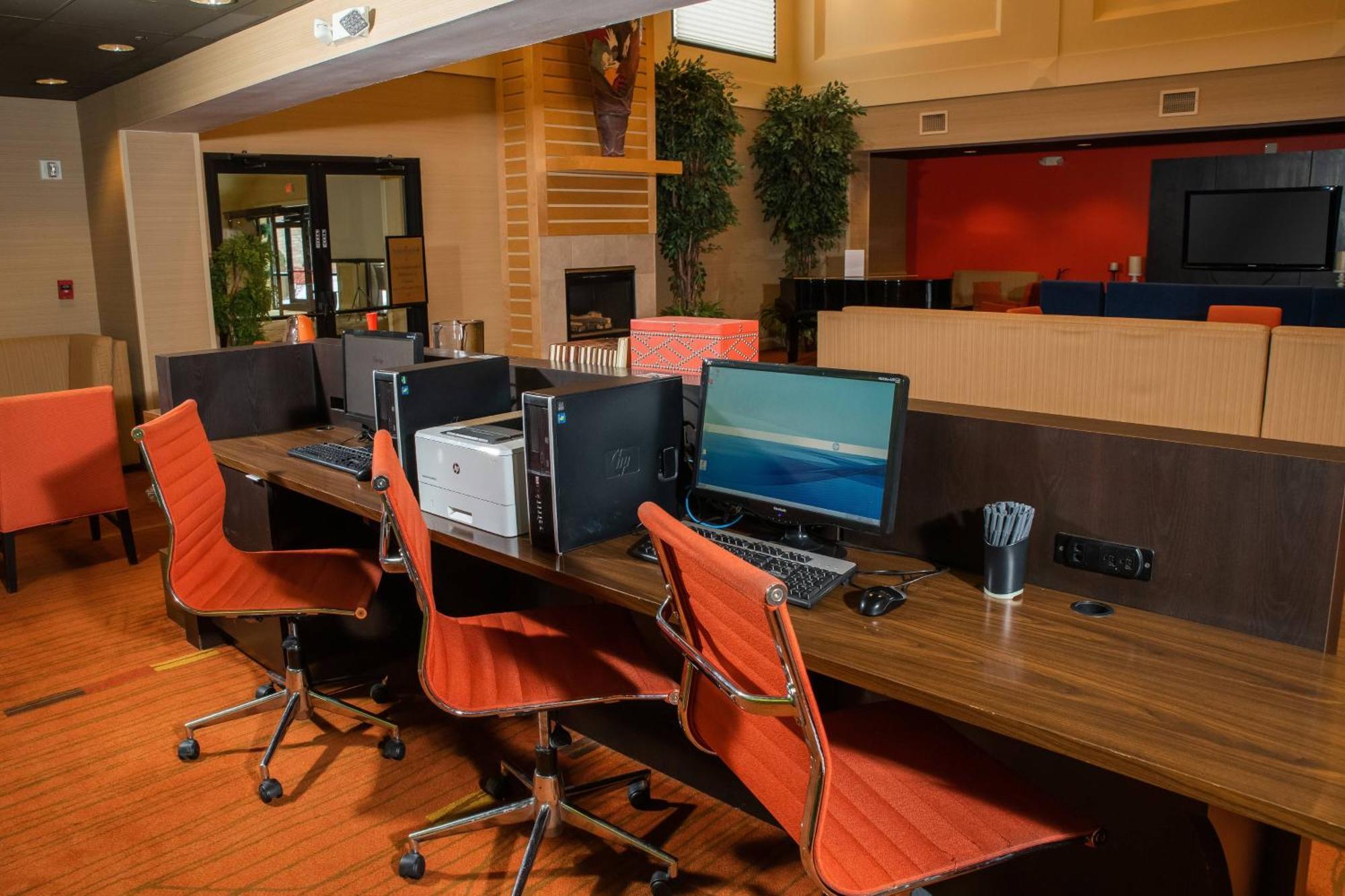 Courtyard By Marriott Erie Ambassador Conference Center Hotel Ngoại thất bức ảnh